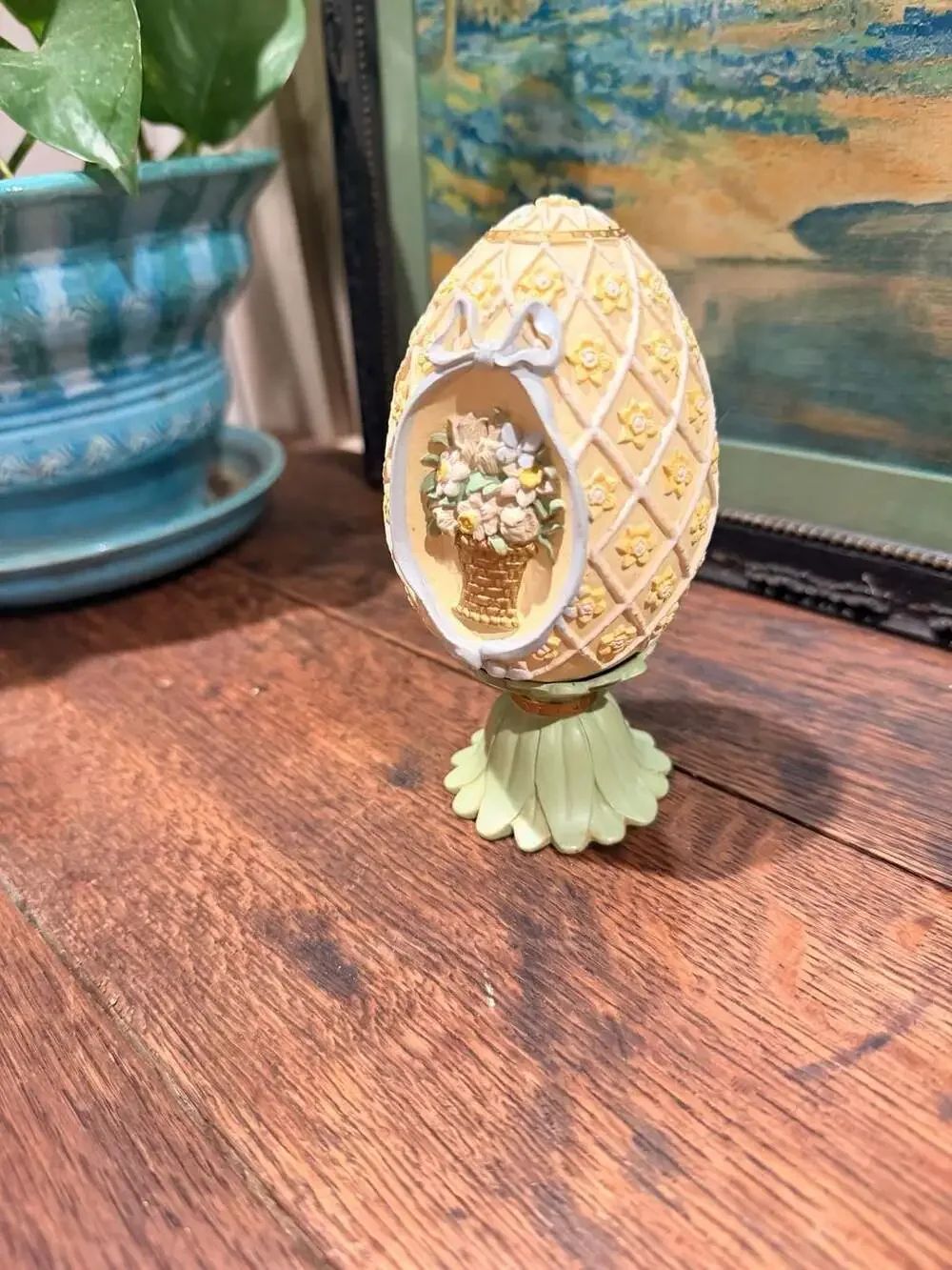 Vintage 1994 Avon Season's Treasures Egg Collection Floral Bouquet Pedestal